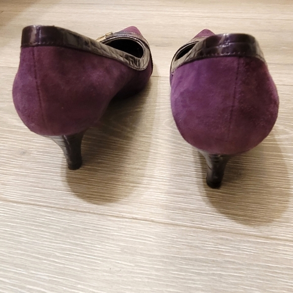 Bandolino | Purple | Suede | Pointed-Toe | Kitten Heels | Size 6.5 M - Picture 9 of 10